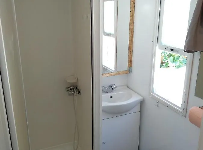 Jadranka アパート Pakoštane